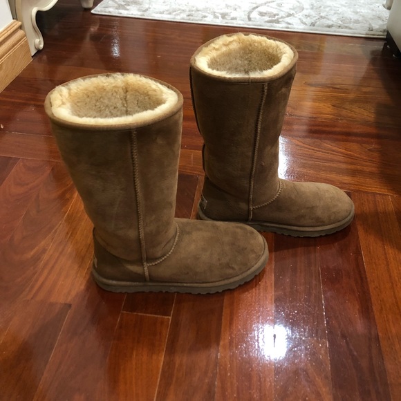 Chestnut tall uggs - Picture 3 of 5